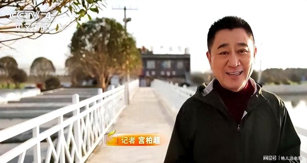 亿配资 他是央视金牌主持人，57岁才结婚，娶北师大教授，气质高贵还漂亮